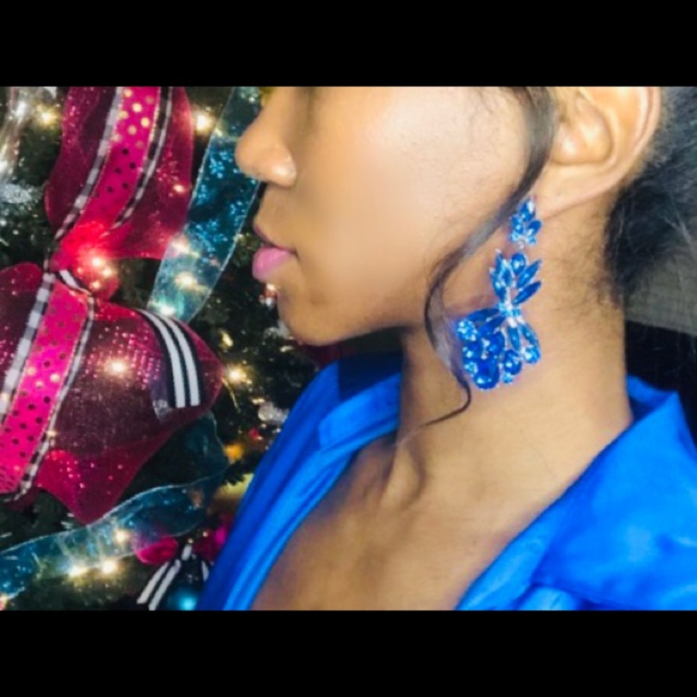 Blue rhinestone drop earrings.